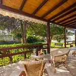 Villa 200m From The Sea, With Garden, Pet Friendly
