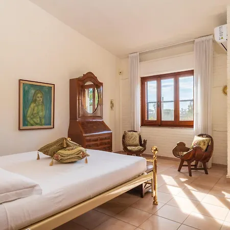 200m From The Sea, With Garden, Pet Friendly