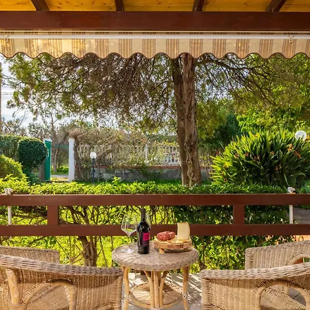 200m From The Sea, With Garden, Pet Friendly *