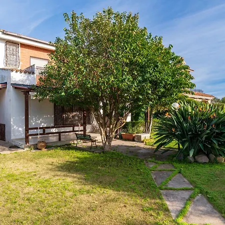 200m From The Sea, With Garden, Pet Friendly Villa