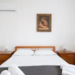 Vila 200m From The Sea, With Garden, Pet Friendly *