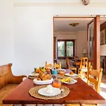 200m From The Sea, With Garden, Pet Friendly Vila