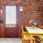 200m From The Sea, With Garden, Pet Friendly Vila *