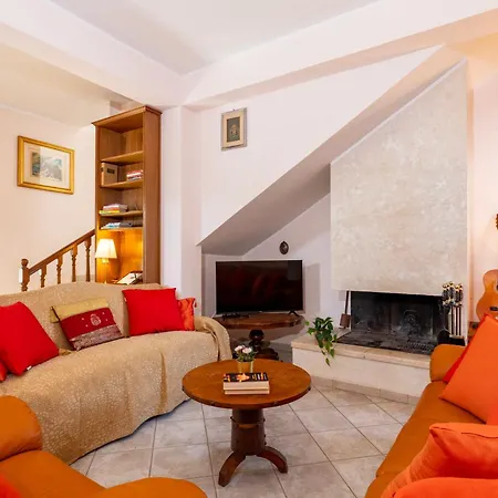 Villa 200m From The Sea, With Garden, Pet Friendly