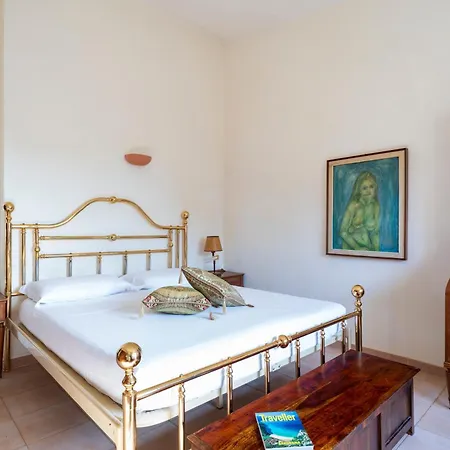200m From The Sea, With Garden, Pet Friendly
