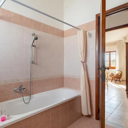 Villa 200m From The Sea, With Garden, Pet Friendly